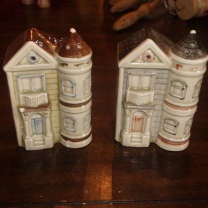 Salt pepper shakers set Octagiri 1981 townhouse house